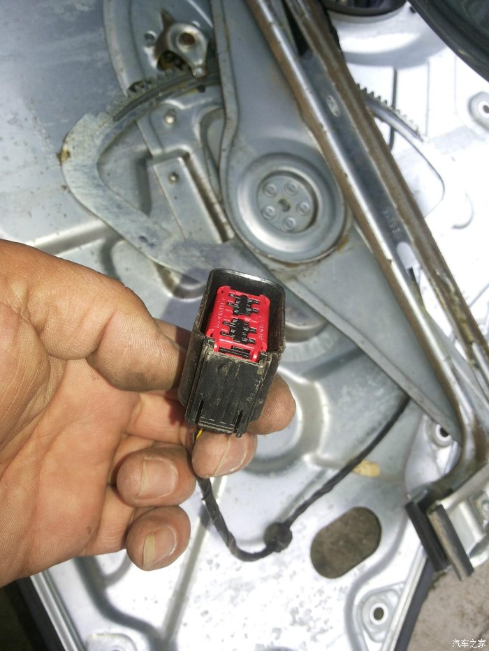 解决经典福克斯后车门锁无法遥控开锁和车锁机构拆解图