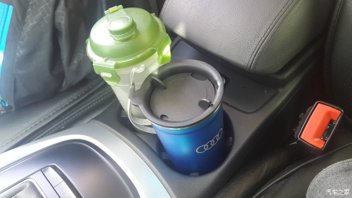 天凉了,入手奥迪可加热水杯,泡好茶,用来保温正好.上图