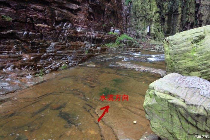 水往高处流实际上是石头的纹理承斜下方向走势,让人感觉石纹是水平平