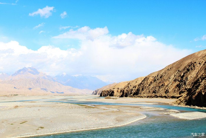 车轮上的秋色开车走过新疆s306喀什阿合奇到库车吃烤肉