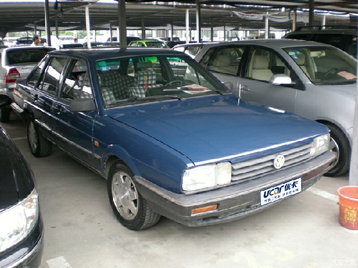 东营能见到这种海军蓝的桑塔纳99新秀吗?就是电喷的这种