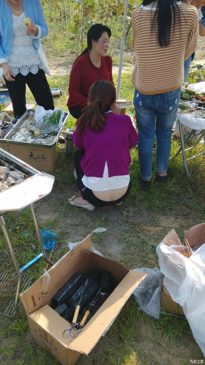 腹黑心高小白兔之大沙河烧烤有露屁屁哟