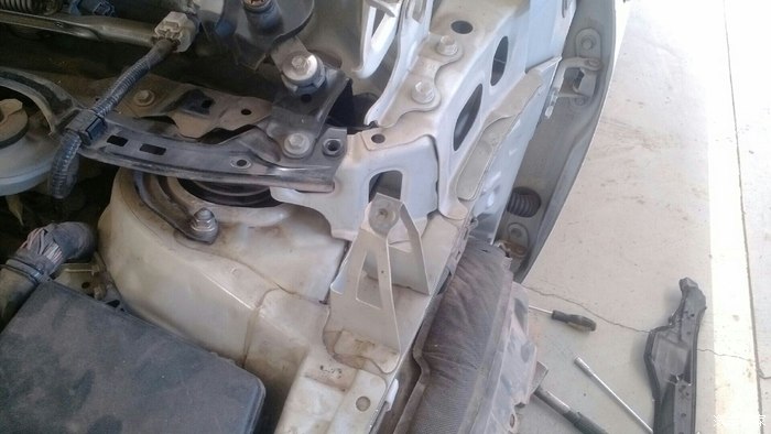 拆了翼子板求异响位置正在4s店