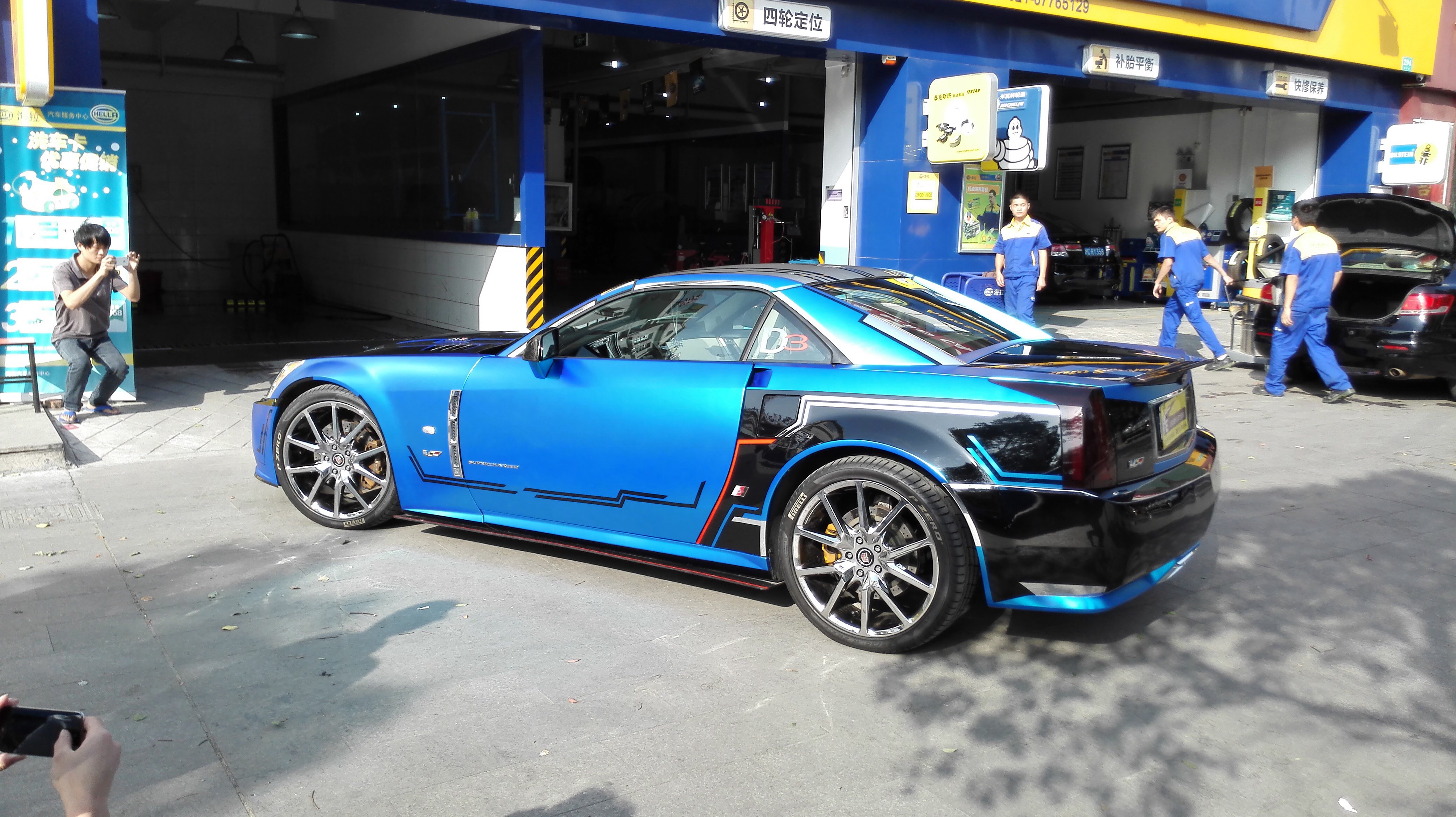 换装!金属拉丝蓝凯迪拉克xlr-v