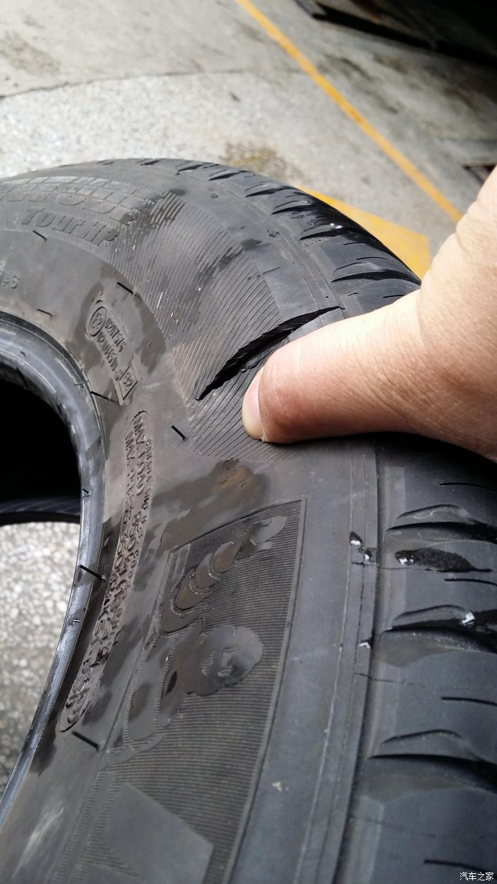 正常行驶,新买的米其林轮胎内侧开裂