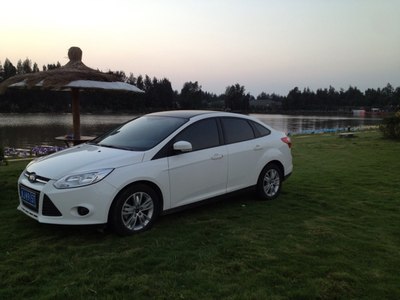 出售新福克斯白色