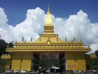 老挝国门很有特色