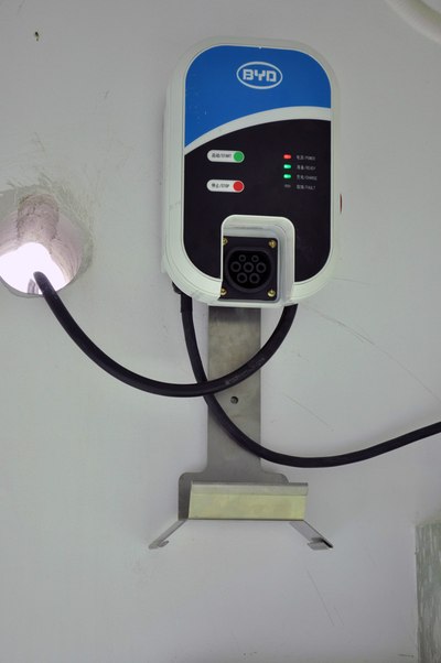 最帅e6来袭—深圳e6提车作业,含全车拉花,充电桩_比亚迪e6论坛_手机