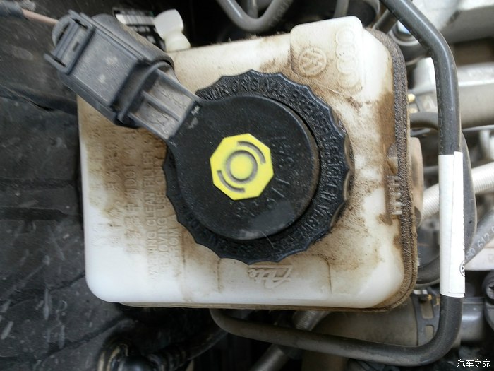 朗逸刹车油壶盖子油油的是怎么回事漏油吗有朋友知道吗