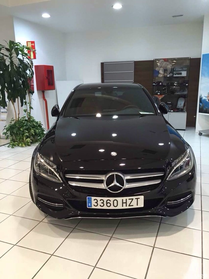 西班牙提新c220黑外红内是朋友的车