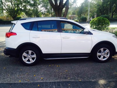 想开靓车载美女,这是不争的事实,但是能力有限去年提了辆雪佛兰科鲁兹