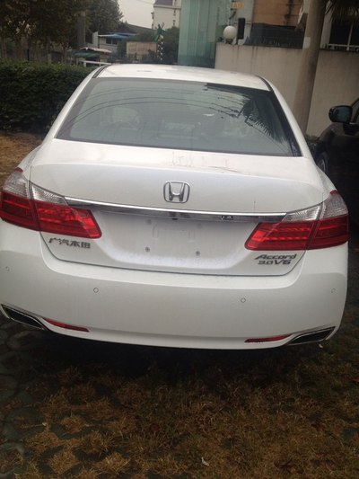 上海预订9代白色雅阁3.0新车到店,等提车