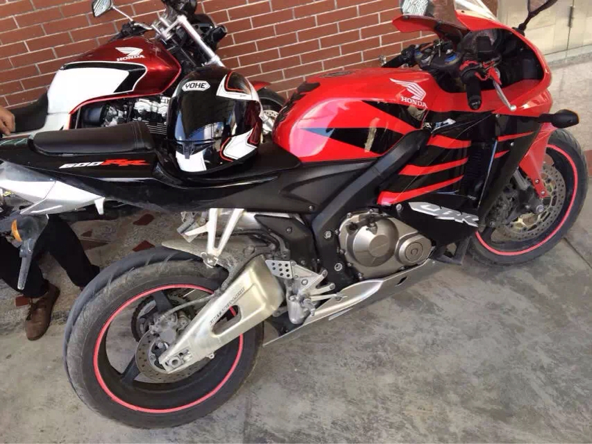 麻烦高手看看这06年本田f5改装过什么?