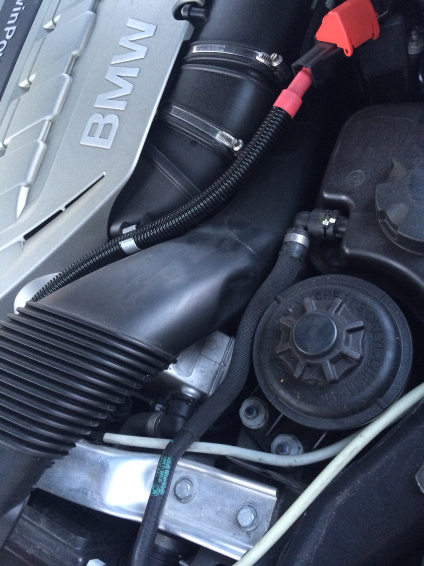 进气管有一处凹进去是什么问题