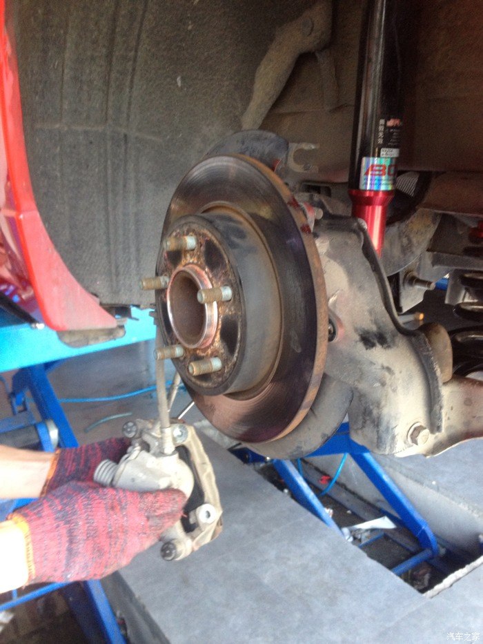 (小张哥)收到坛友的大四刹车 安装作业