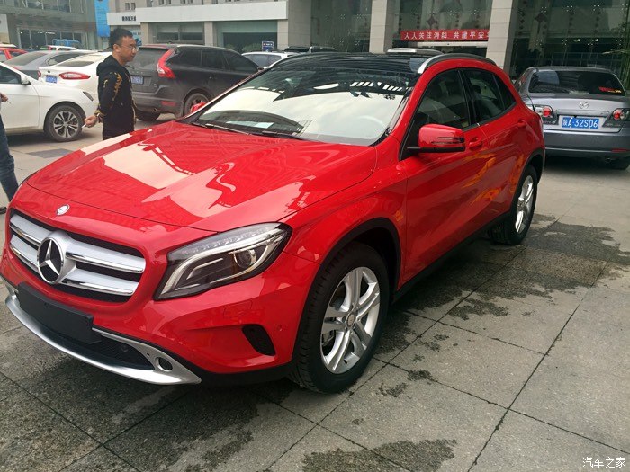 【图】实拍大红色gla200_奔驰gla论坛_汽车之家论坛