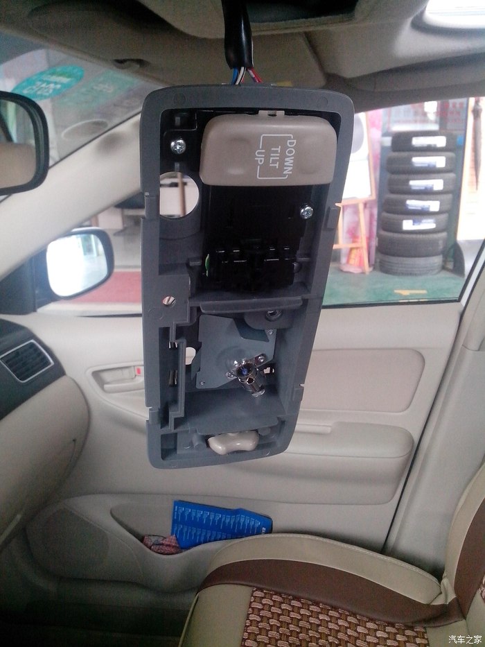 前阅读灯要拆一个螺丝的