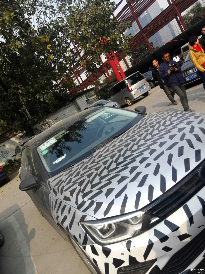 这是啥子车在德亿大酒店看到的