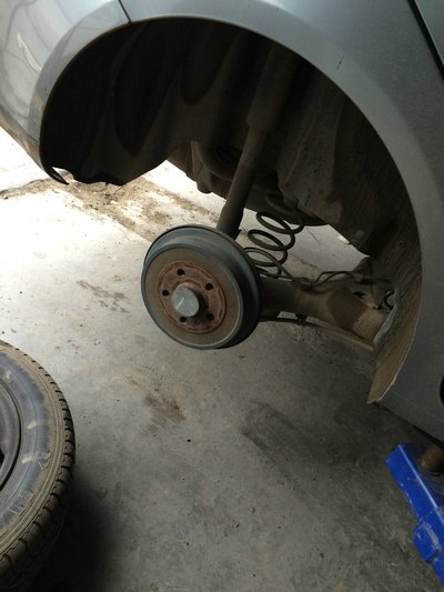 polo1.4三厢乞丐三年了换轮毂作业,申请认证!