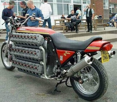 大神来帮帮小弟,请问这是几缸的摩托车?