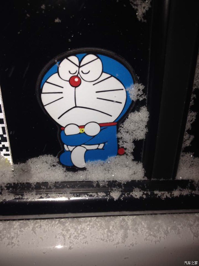 雪上画机器猫图片