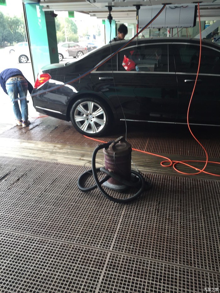 洗车小弟洗干净