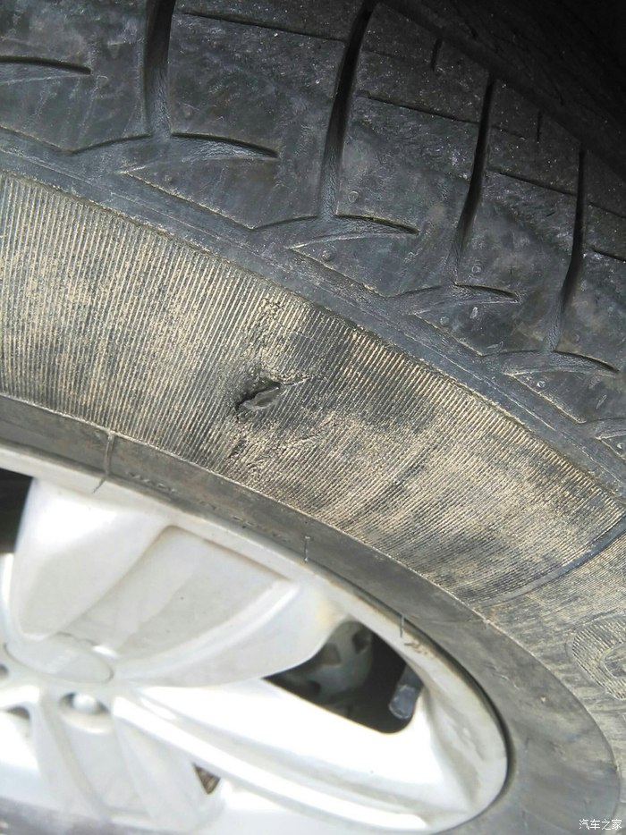 轮胎侧壁破了还能用么