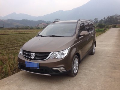 宝骏730大漠金提车作业