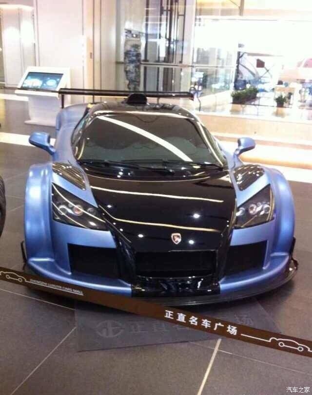 我们这里一个卖车的来了几辆车