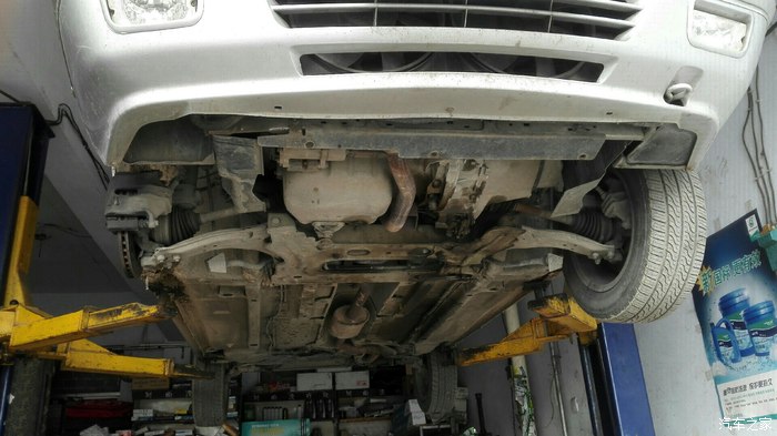 富康更换变速箱油封