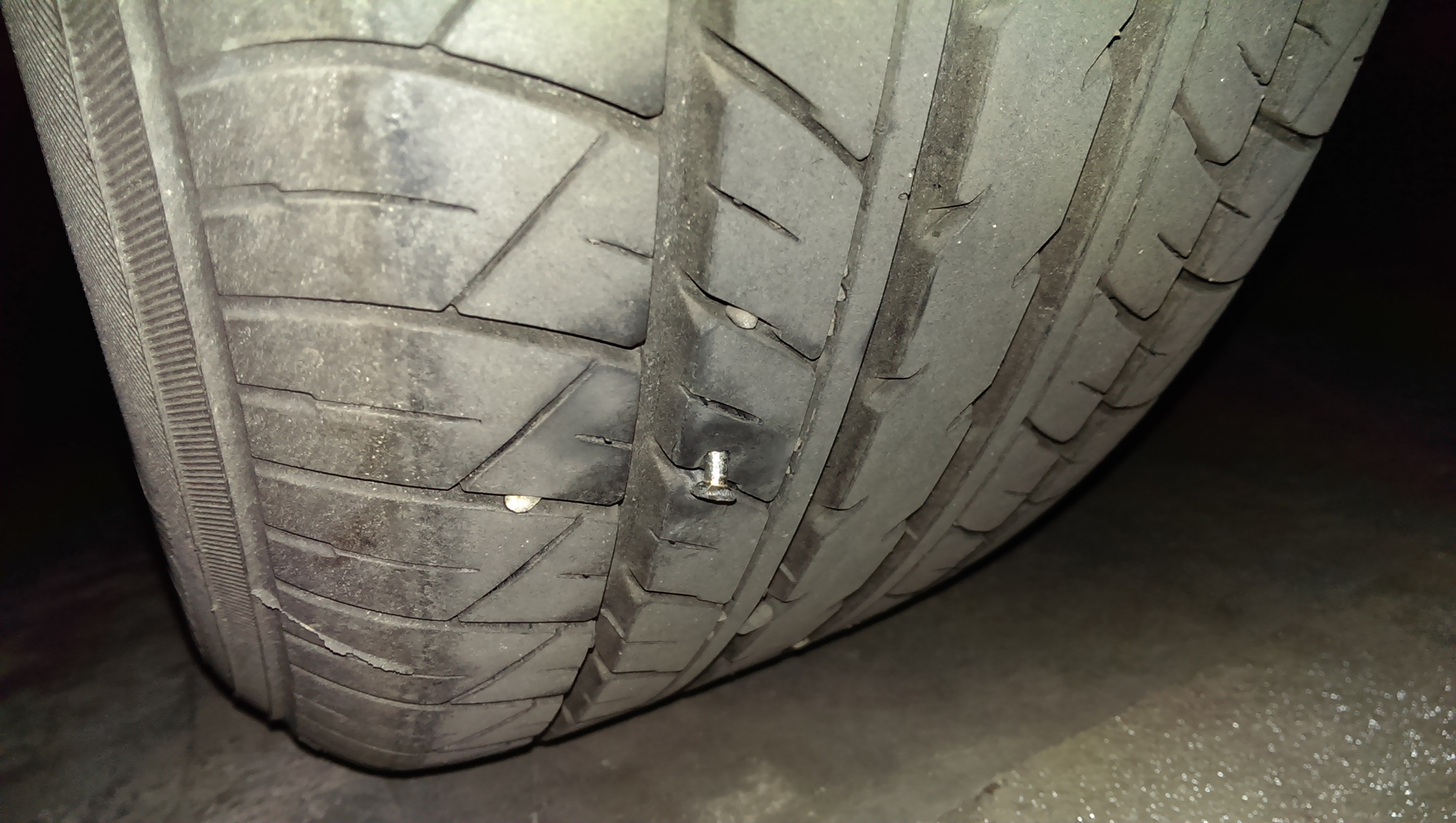 轮胎遭了钉子,有没有问题(o_o)?