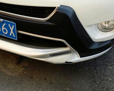 把车的前保险杠撞裂了,请大神帮忙看看怎么修复