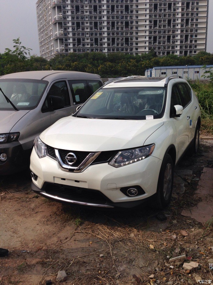 白俊2.5领先,在s店停车场