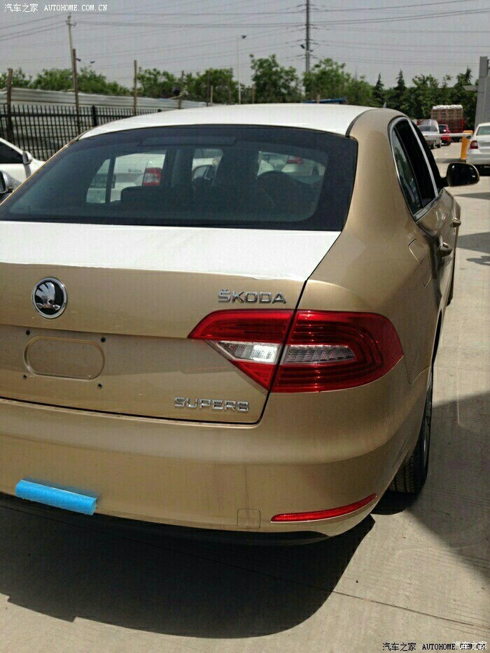 来自某车友的图片,我自己的是璀璨金