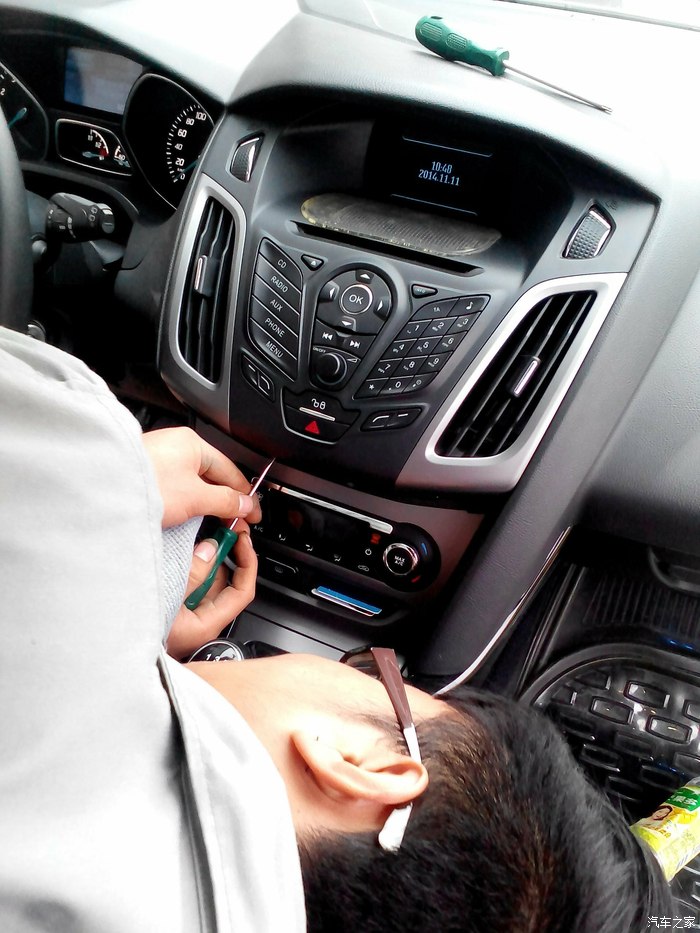 跪求新福克斯拆装中控面板作业呦福利