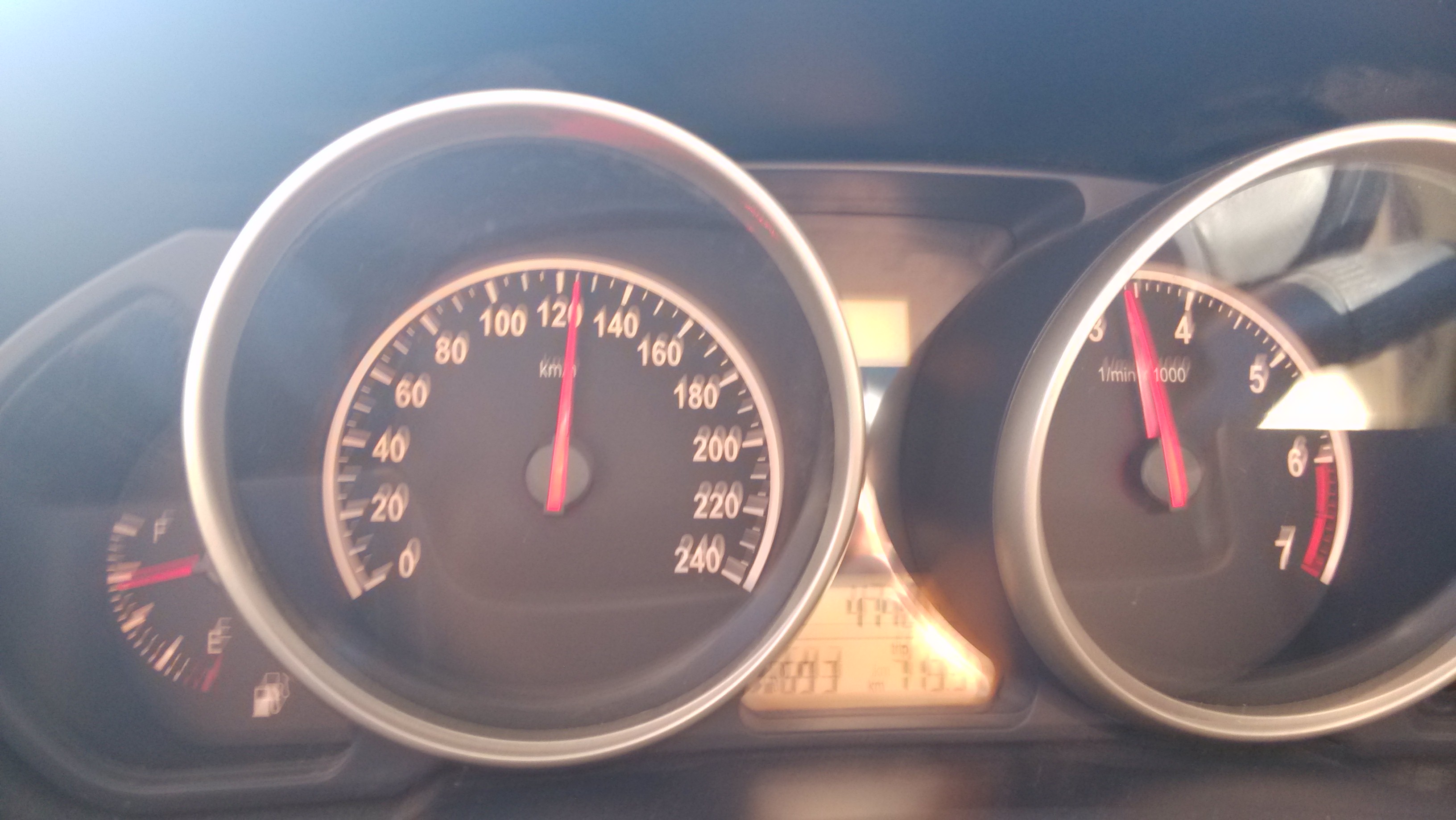 120时速,自动跟手动的发动机转速问题