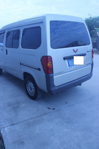 出一辆五菱之光6388nf