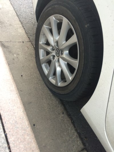 轮胎漏气没发现还开了很久,要换轮胎了