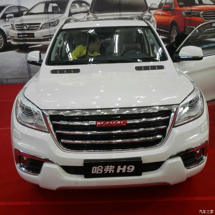 在会展中心车展试乘havalh9