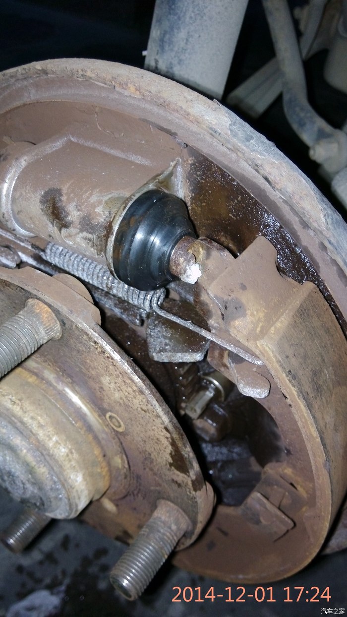 后刹车分泵只动一边是不是坏了