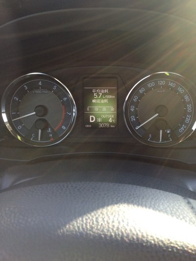 一早行车看到雪花标志