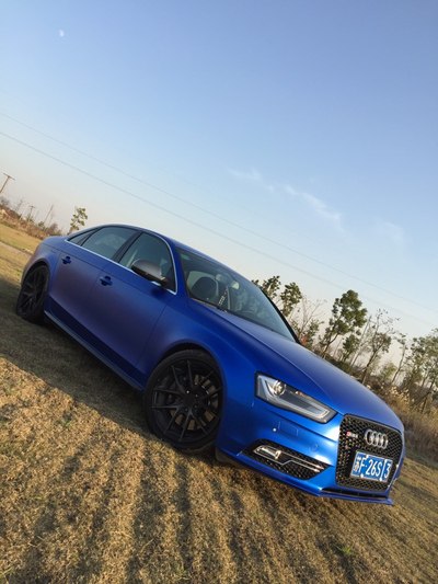 2013款a4l冰蓝色贴膜 膜是送的哦!