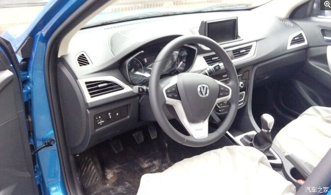 终于一睹长安悦翔v7的芳颜