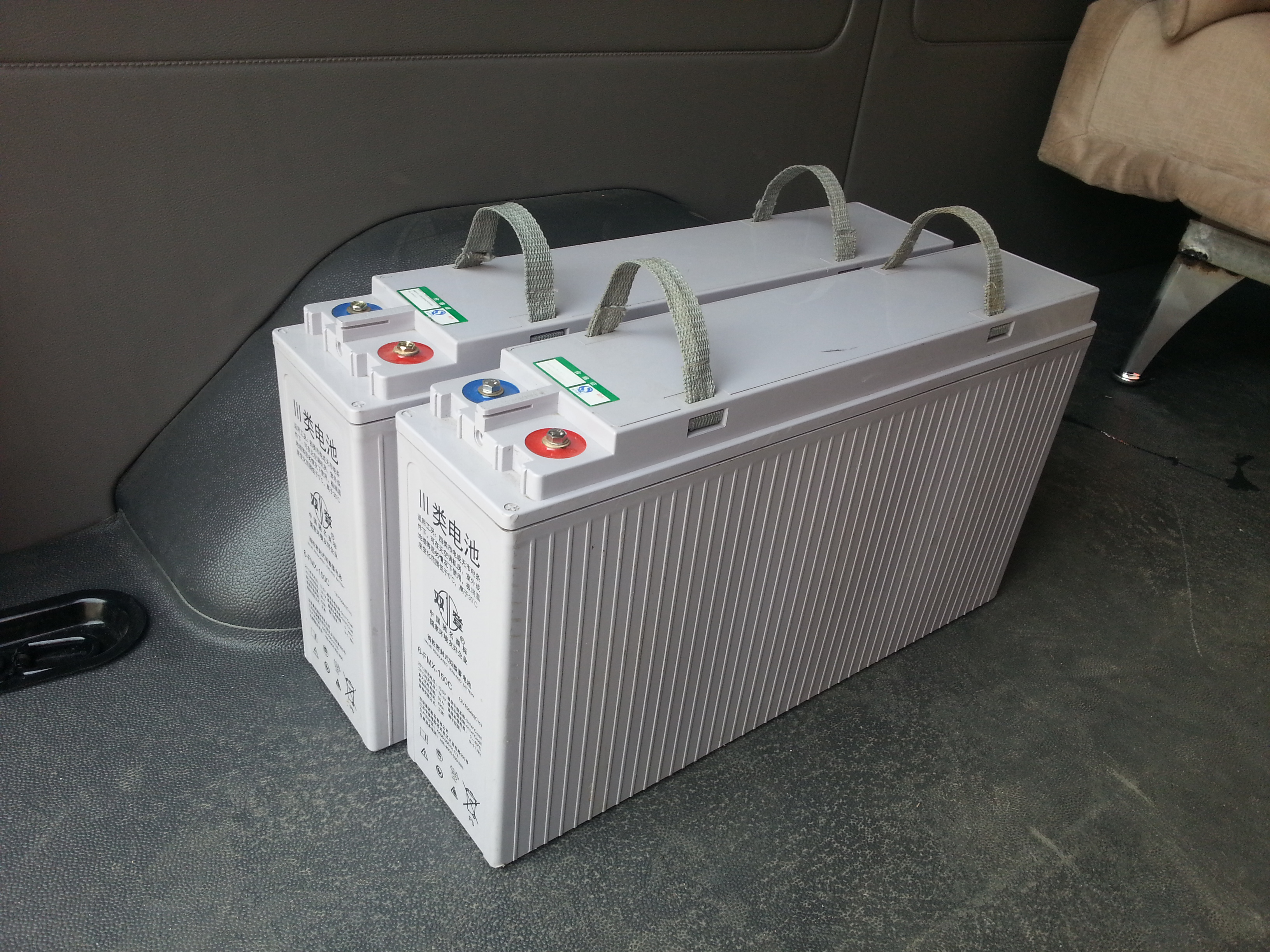   副电池两组300安