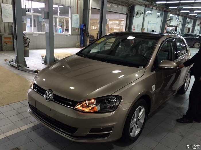 【图】高7白色的好还是金色的好_高尔夫论坛_汽车之家论坛