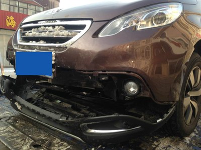 这张看的比较清楚,是2008的防撞梁靠上,还是没有.