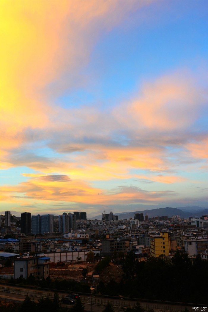 大理美丽的晚霞