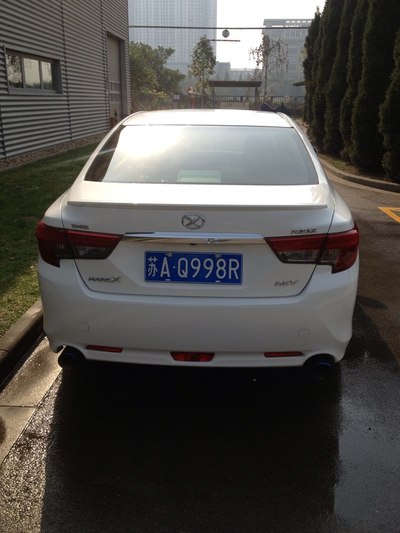 锐志尾部的四处标志