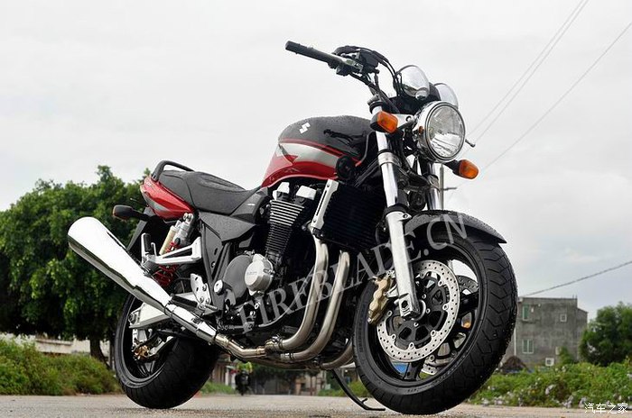 05年的铃木gsx1400大摩神