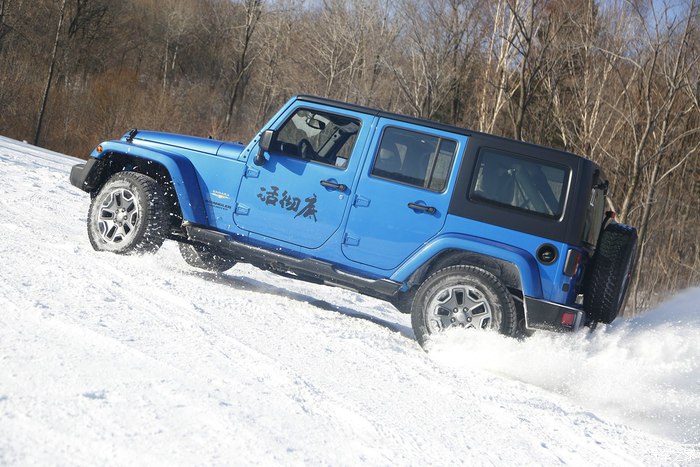 冰天雪地jeep牧马人开启冬日踏雪模式